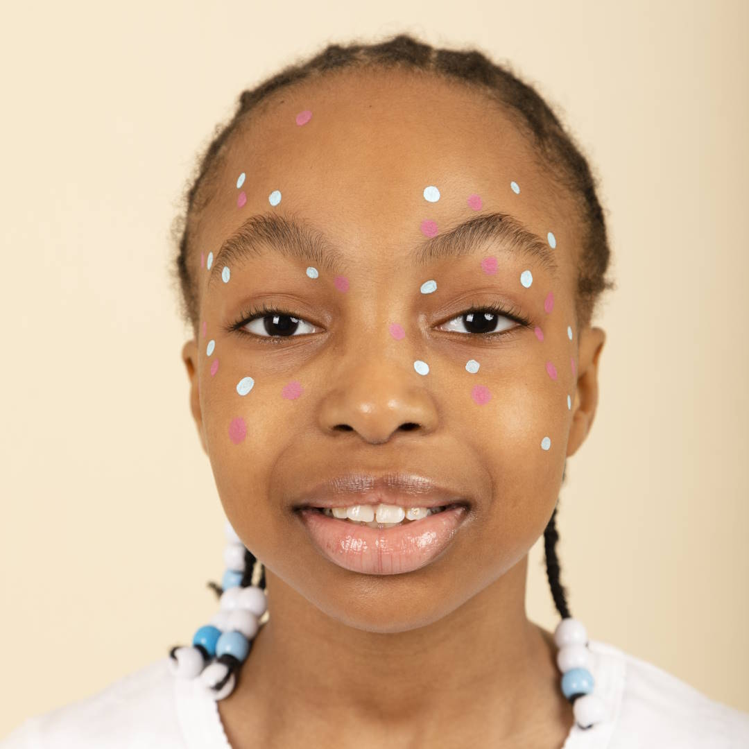 maquillage enfant facile mardi gras confettis étape 2